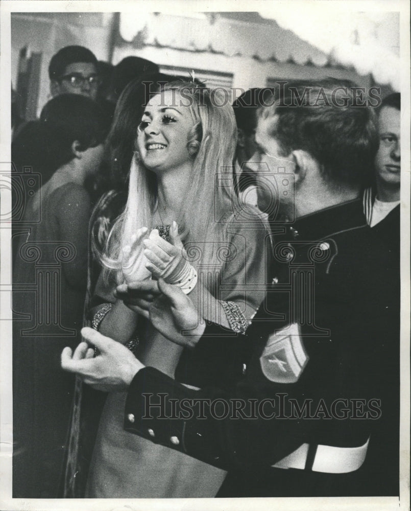 1969 Press Photo USO Holiday Season Formal Dance - RRW37025 - Historic Images