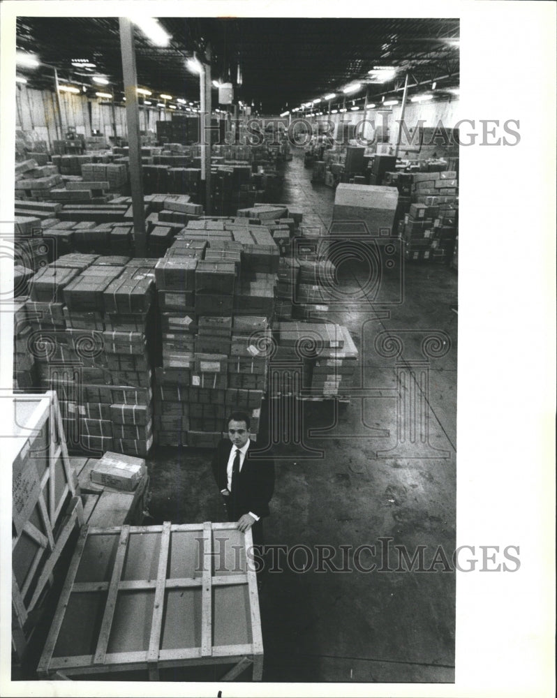 1989 Press Photo Panzarella Unlimited Warehousing pres. - RRW37071 - Historic Images