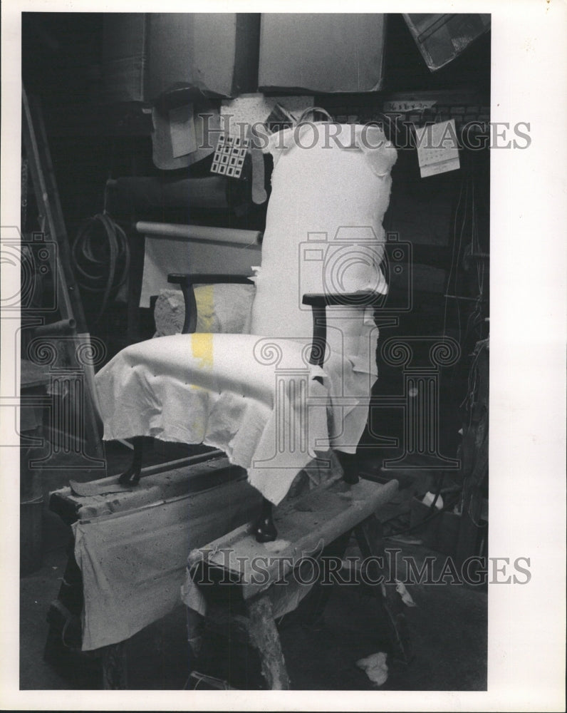 1991 Press Photo sheet muslin chair fabric covers fresh - RRW37075 - Historic Images