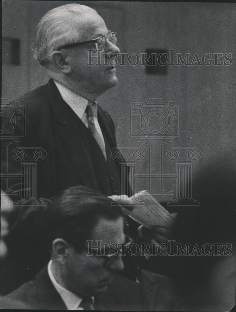 1967 Press Photo Shaver US Gypsum Co. retiring chairman - RRW37093 - Historic Images