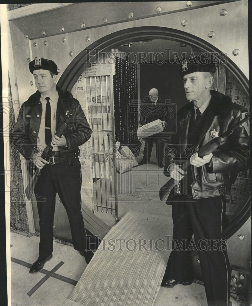 1966 Press Photo Saul Bass President of Unity Savings - RRW37127 - Historic Images
