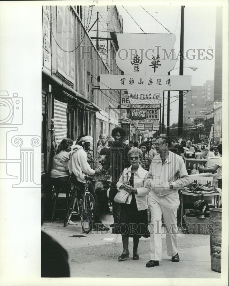 1982 Press Photo Chicago Summerfest Street Scene - RRW37223 - Historic Images