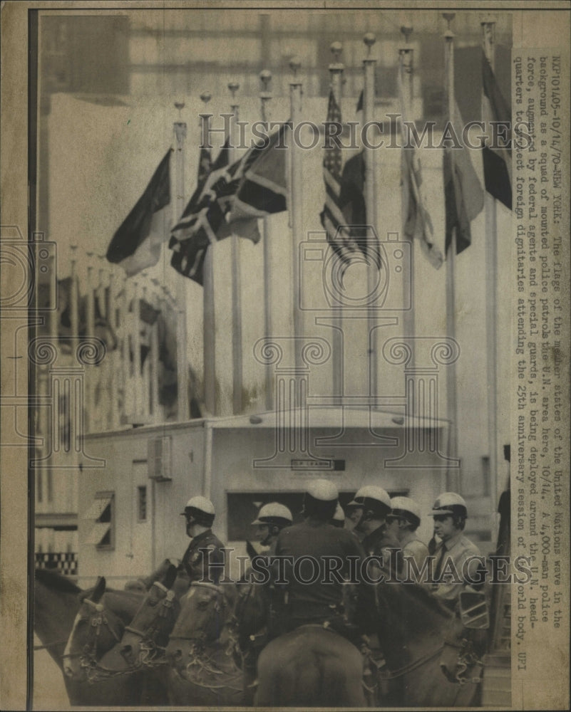 1970 Press Photo United Nations Security Office Guards - RRW37253 - Historic Images