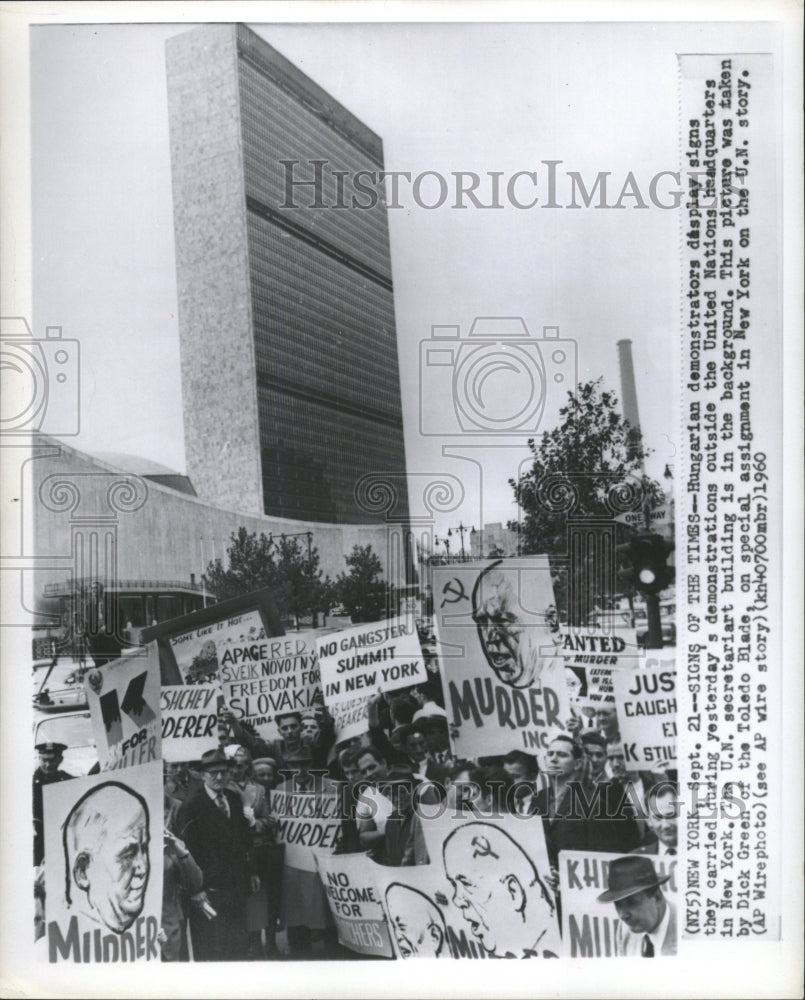 1960 Press Photo Hungarian Demonstrations Sign UN - RRW37305 - Historic Images