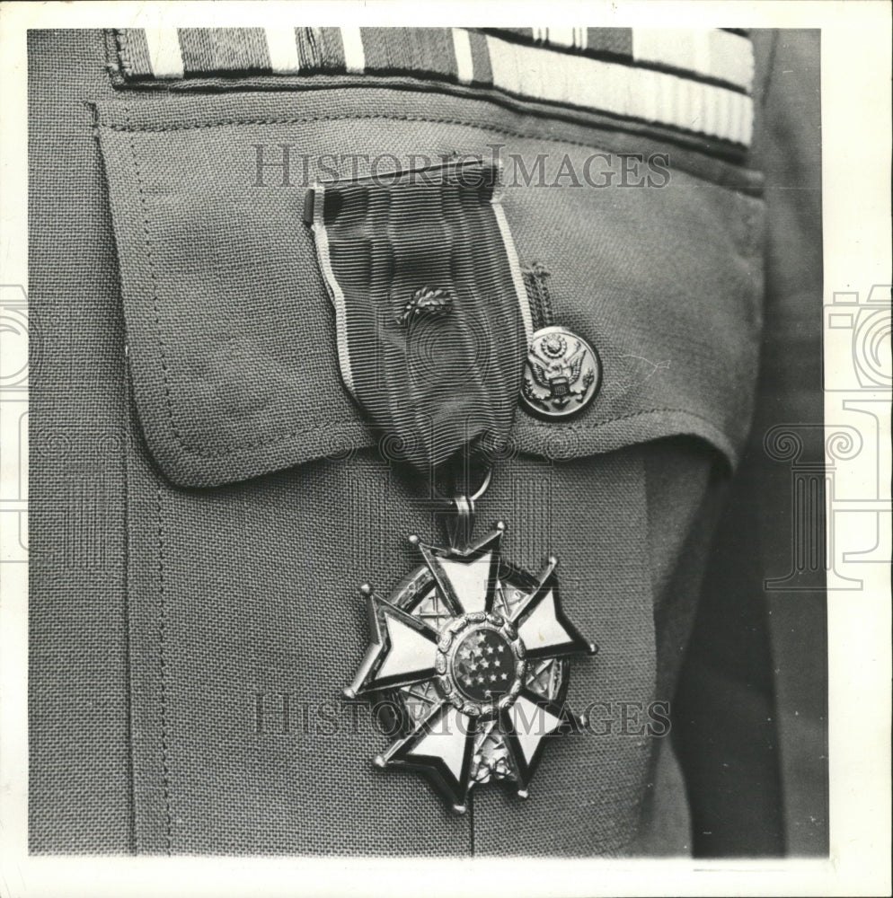 1964 Press Photo Legion Of Merit Medal Brig Gen Lawlor - RRW37363 - Historic Images
