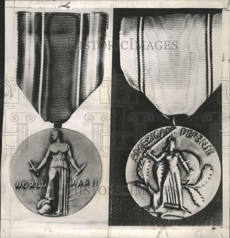 1947 Press Photo World War Victory Service Medal Defenc - RRW37365 - Historic Images