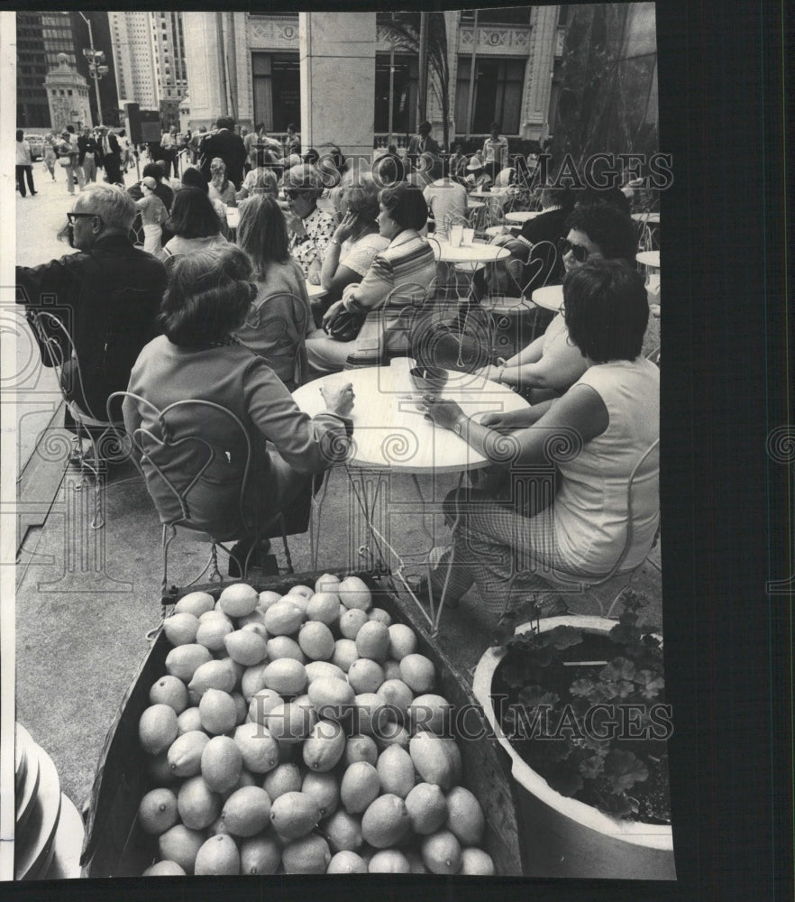 1977 Press Photo Uptown Lemonade Stand/Chicago Illinois - RRW37461 - Historic Images