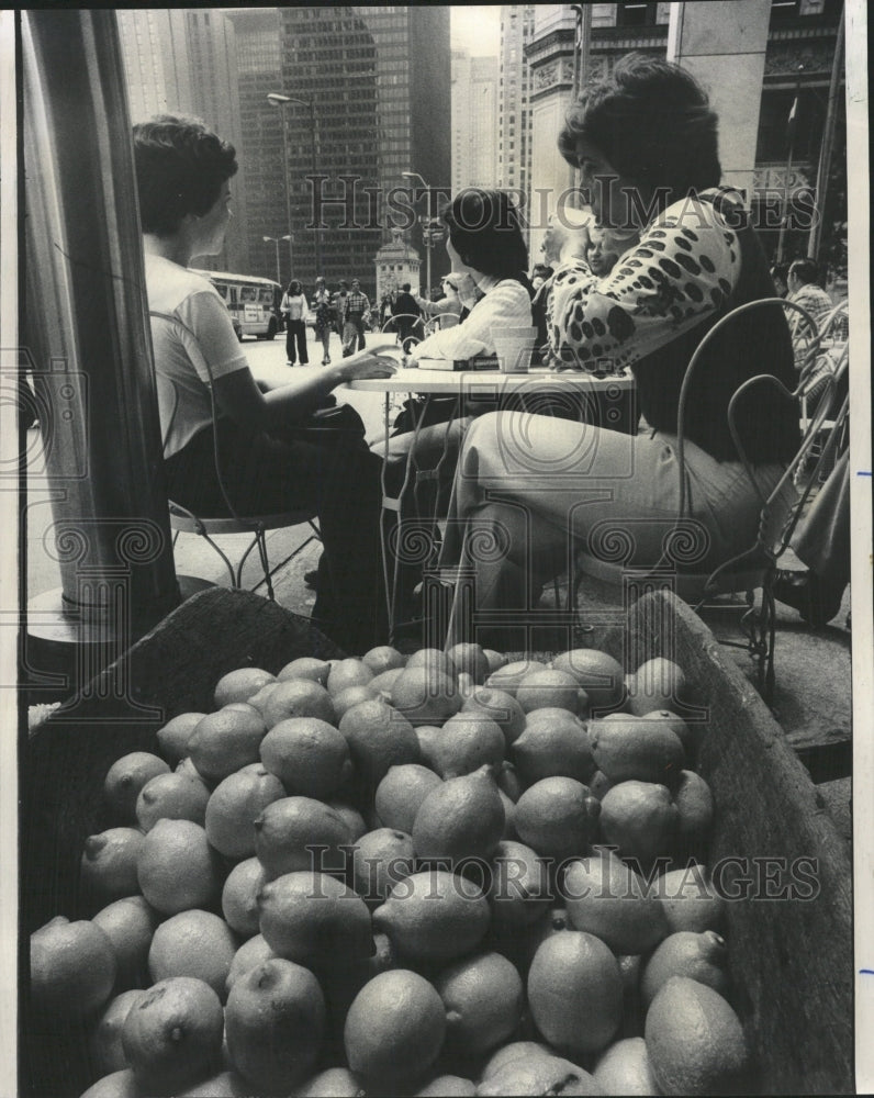 1974 Press Photo Urban Lemonade Stand/Chicago Illinois - RRW37463 - Historic Images