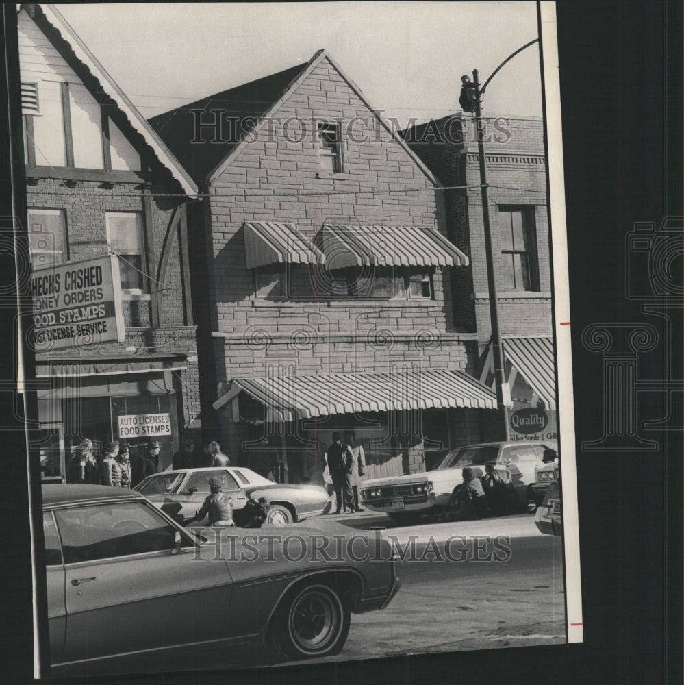 1976 Press Photo Hostage taking at a currency exchange - RRW37589 - Historic Images