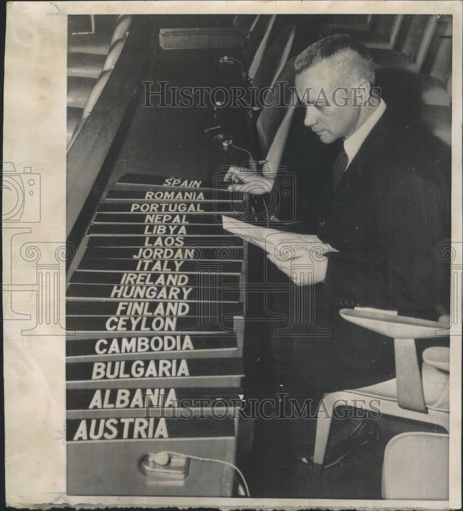 1955 Press Photo George Pogue Un Conference Service Gua - RRW37827 - Historic Images