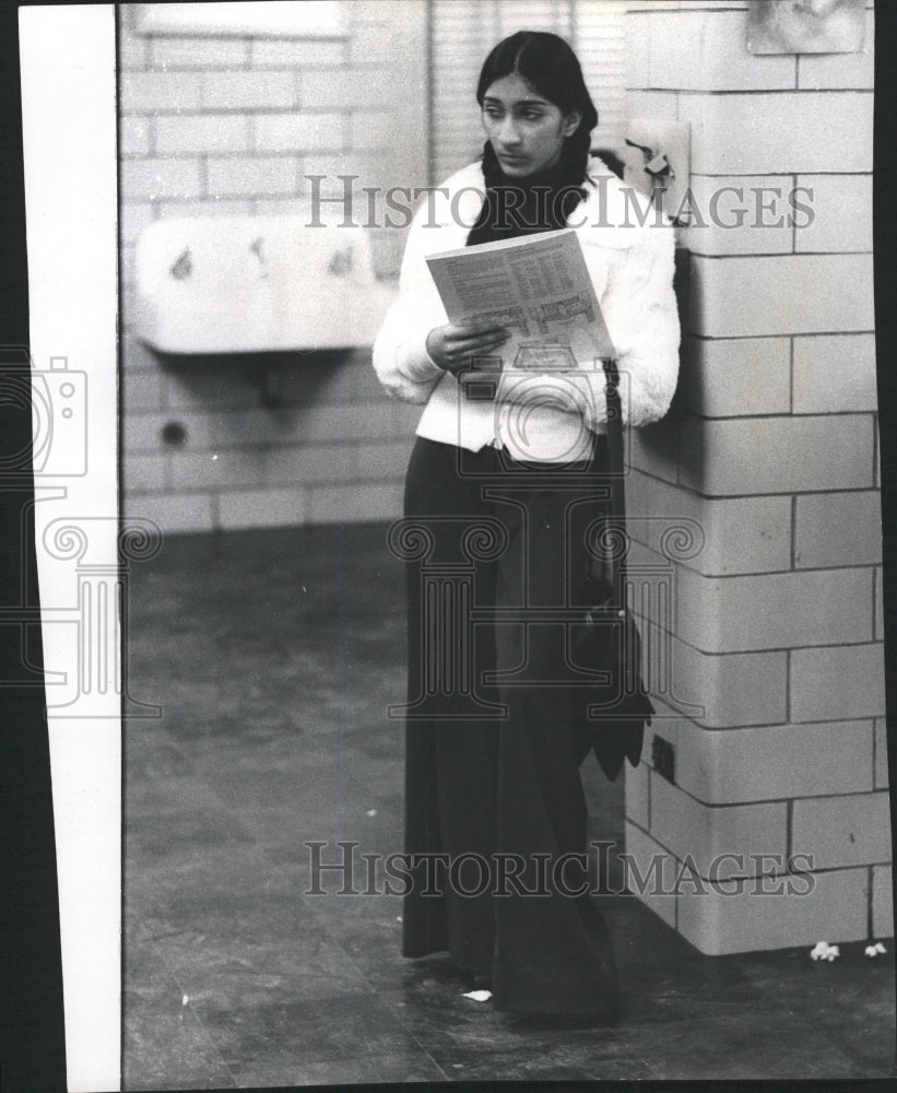 1974 Press Photo High School Teen Adolescence Lonely - RRW37999 - Historic Images