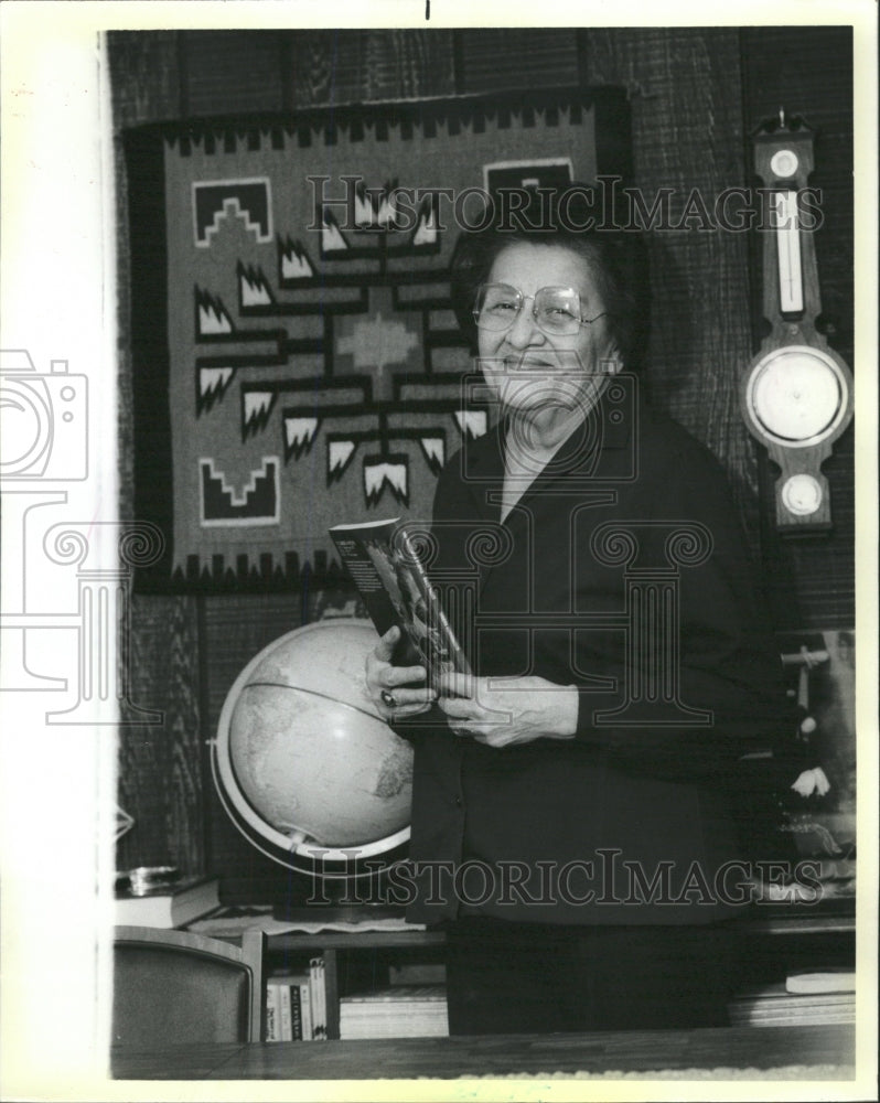 1985 Press Photo Peace Corps volunteer Edith Johns - RRW38037 - Historic Images