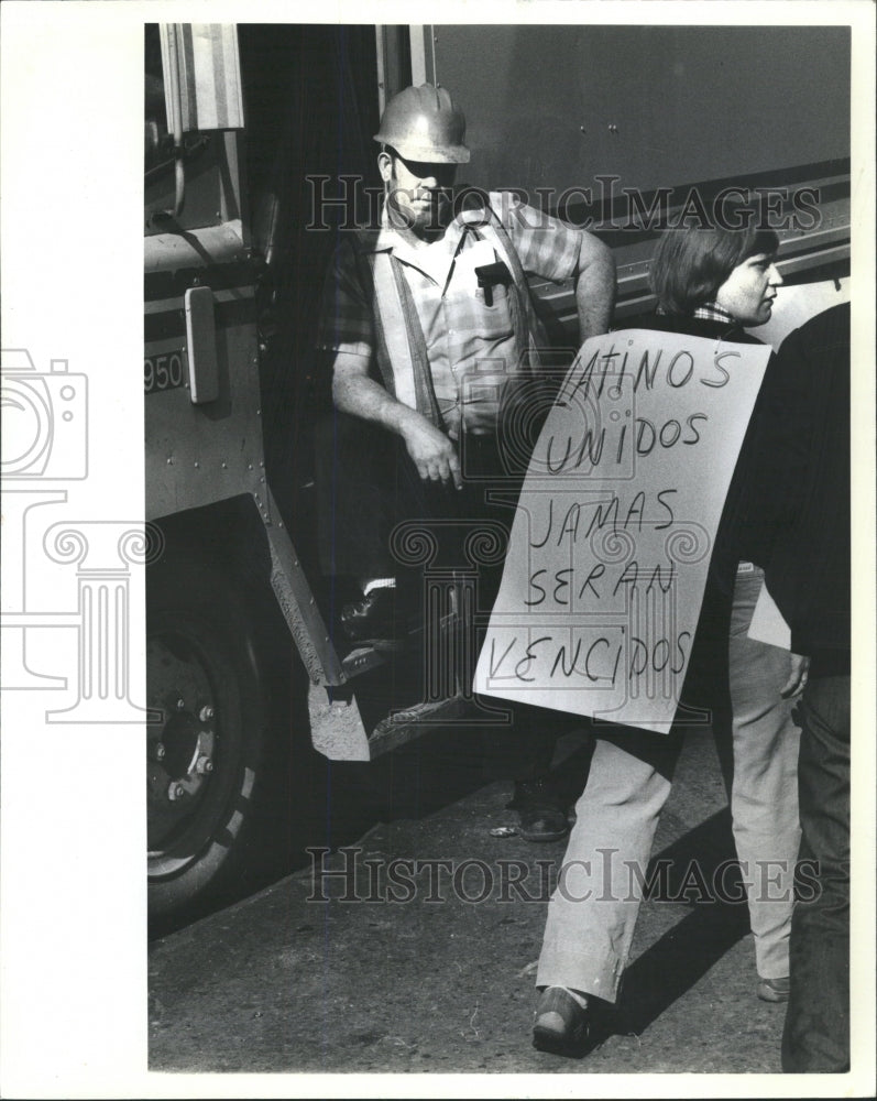 1982 Press Photo People&#39;s Gas Protest Demonstration - RRW38119 - Historic Images