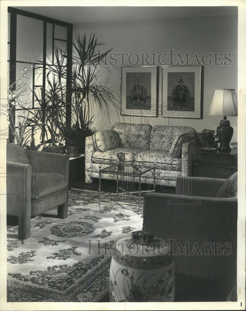 1973 Press Photo Heritage love seat uphostered Oriental - RRW38125 - Historic Images