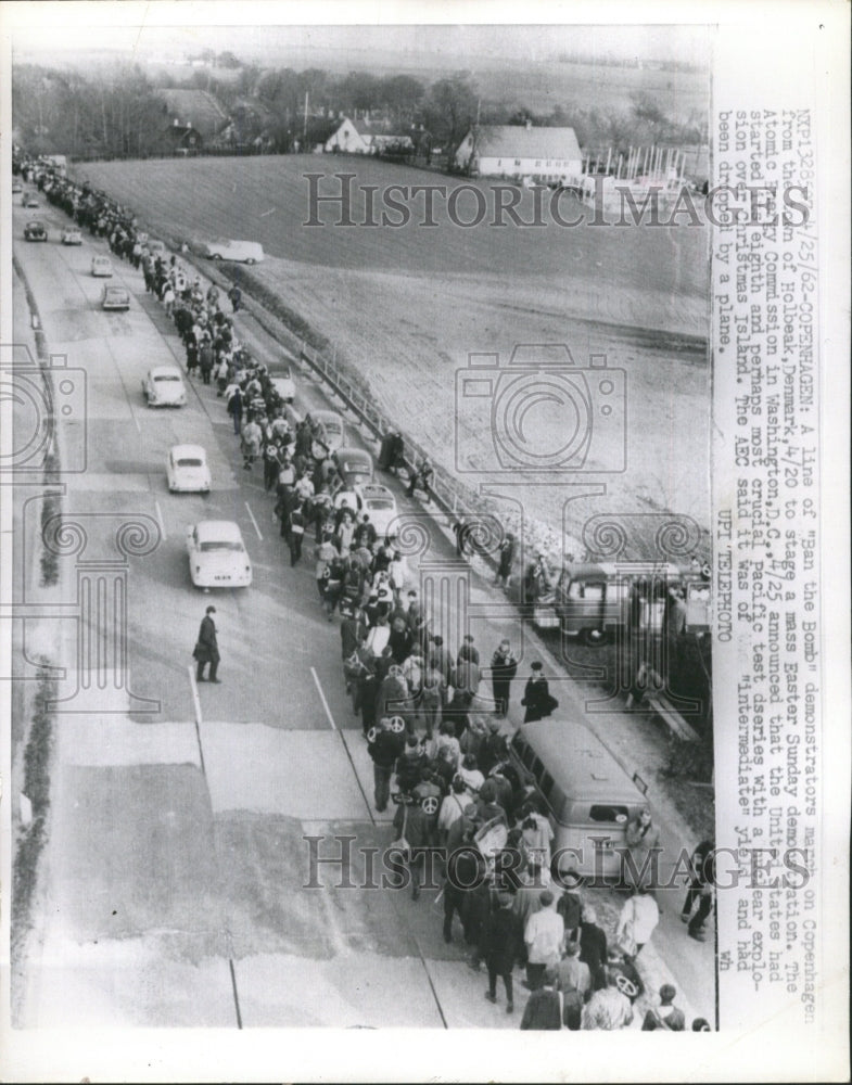 1962 Press Photo Ban the Bomb march in Holbeak, Denmark - RRW38185 - Historic Images