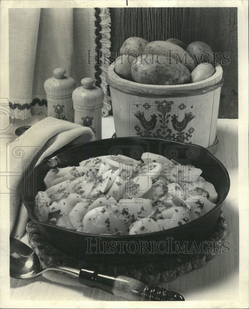 1985 Press Photo Sweet Sour Potato Salad Dinner Meal - RRW38373 - Historic Images