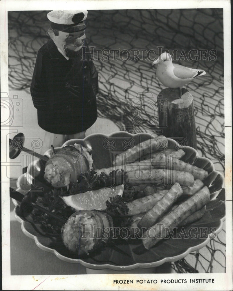 1982 Press Photo Crab Bites/French Fries - RRW38393 - Historic Images