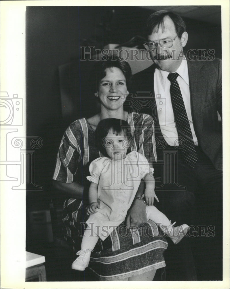 1984 Press Photo Barbara Edward Welk Laura Treatment - RRW38423 - Historic Images