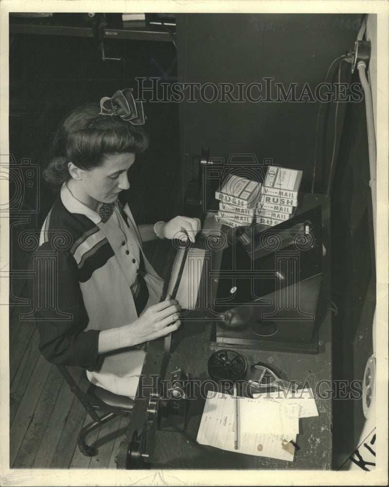 1942 Press Photo Woman Checking Micro-Film - RRW38437 - Historic Images