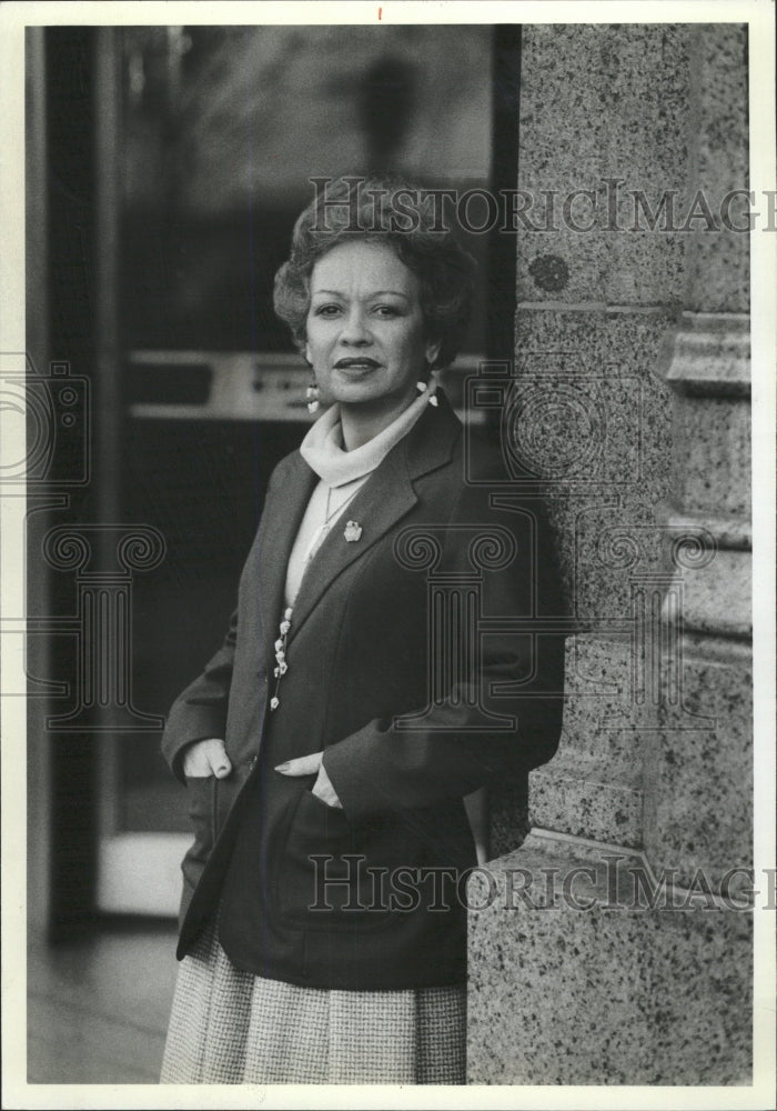 1981 Press Photo Woman Suit Dress Jacket Skirt - RRW38501 - Historic Images