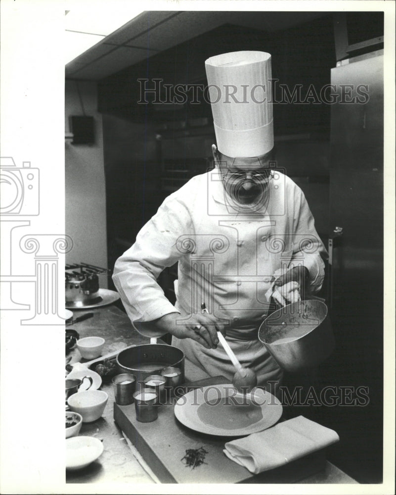 1982 Press Photo Chef Bernard Lafon - RRW38507 - Historic Images