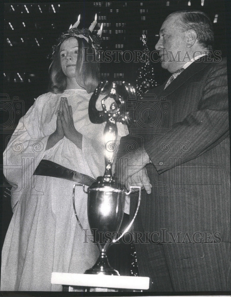 1973 Press Photo Sharon Anderson Mayor Daley Lucia - RRW38567 - Historic Images