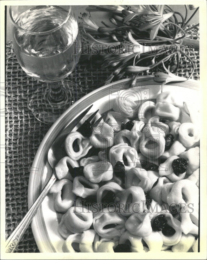 1989 Press Photo Tortellini Recipe Cherries Summer Meal - RRW38893 - Historic Images