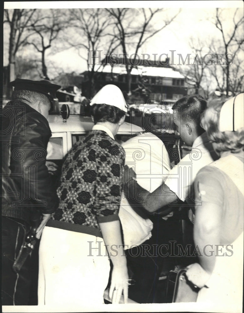 1964 Press Photo Shooting Victim At Police Station - RRW38929 - Historic Images