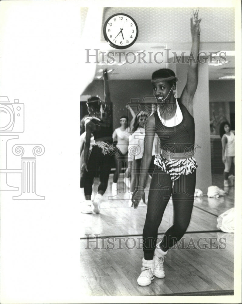 1988 Press Photo Connie Bennett Models Workout Attire - RRW38951 - Historic Images