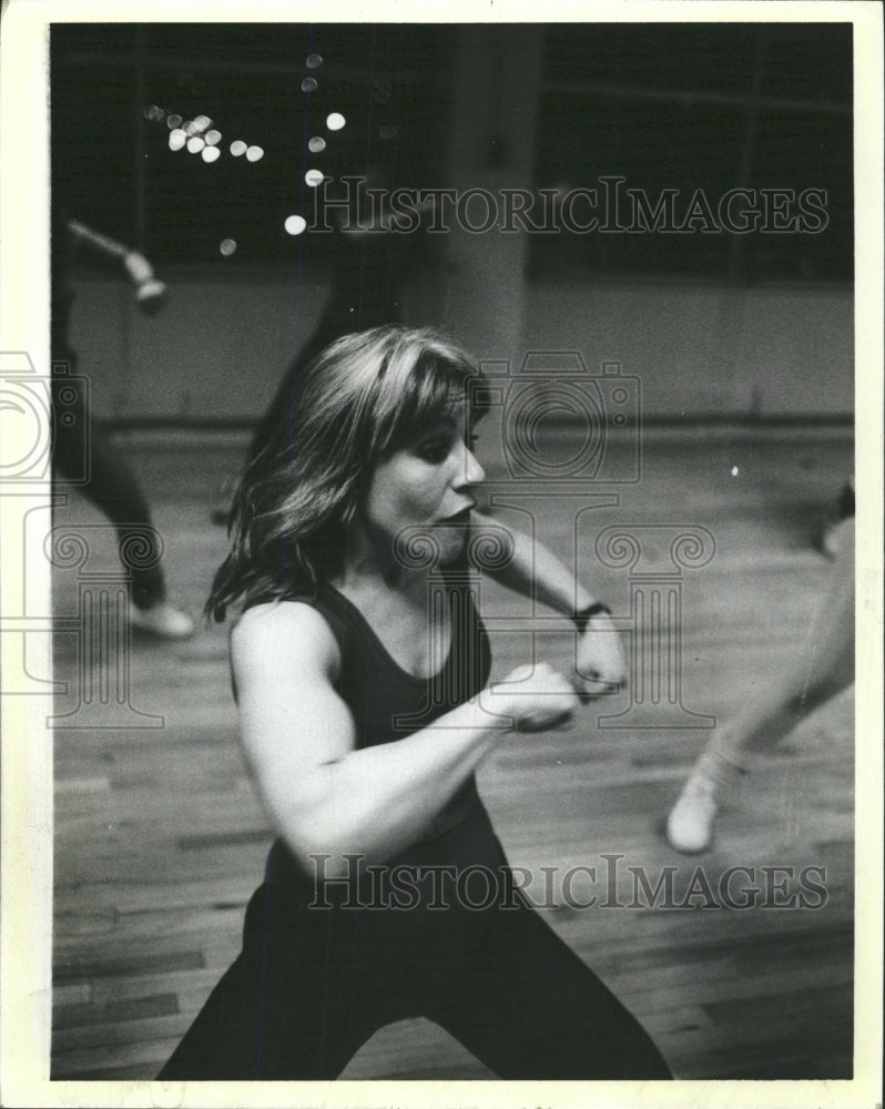 1984 Press Photo Stunt Woman Shannon Madill Exercises - RRW38961 - Historic Images