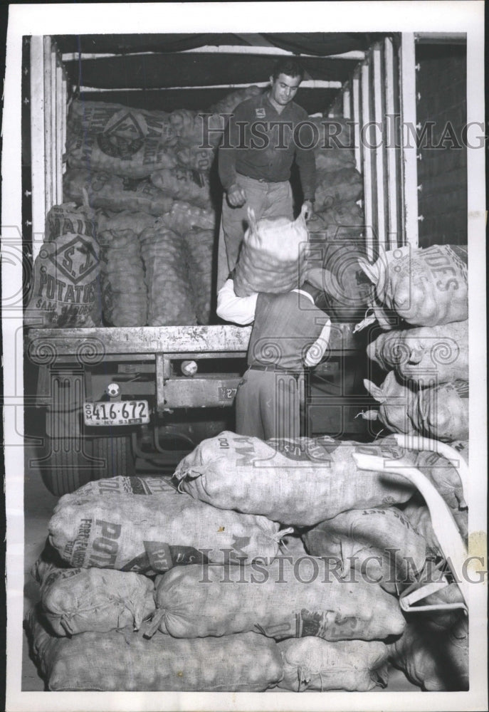 1952 Press Photo Potato Shortage In New York - RRW39131 - Historic Images