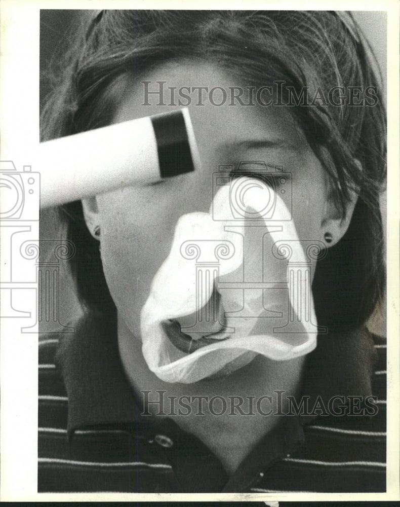 1984 Press Photo Bubble Blowing Competition - RRW39215 - Historic Images