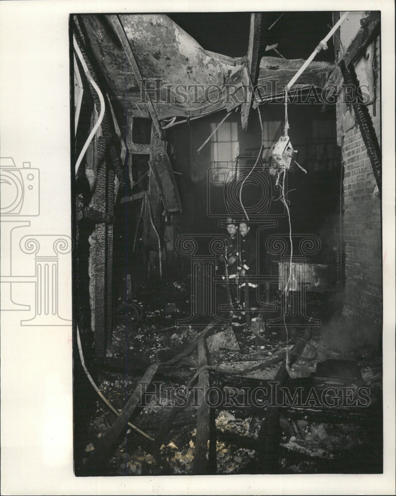 1980 Press Photo Charred Interior Of Vacant Store - RRW39275 - Historic Images