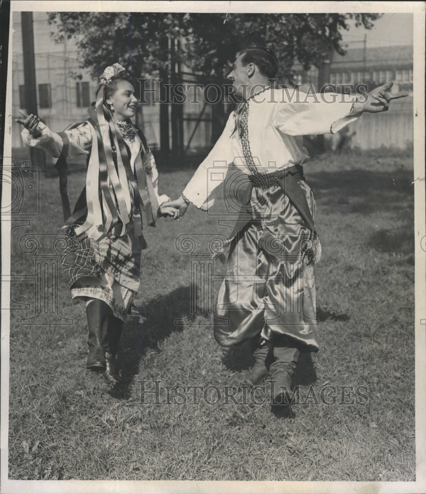 1952 Press Photo Hopak Ukranian National Dance Couple - RRW39299 - Historic Images