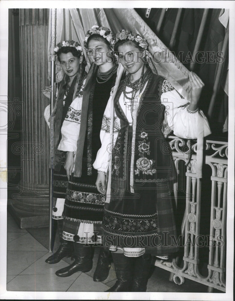 1955 Press Photo Ukranian Descent Girls Native Costumes - RRW39307 - Historic Images