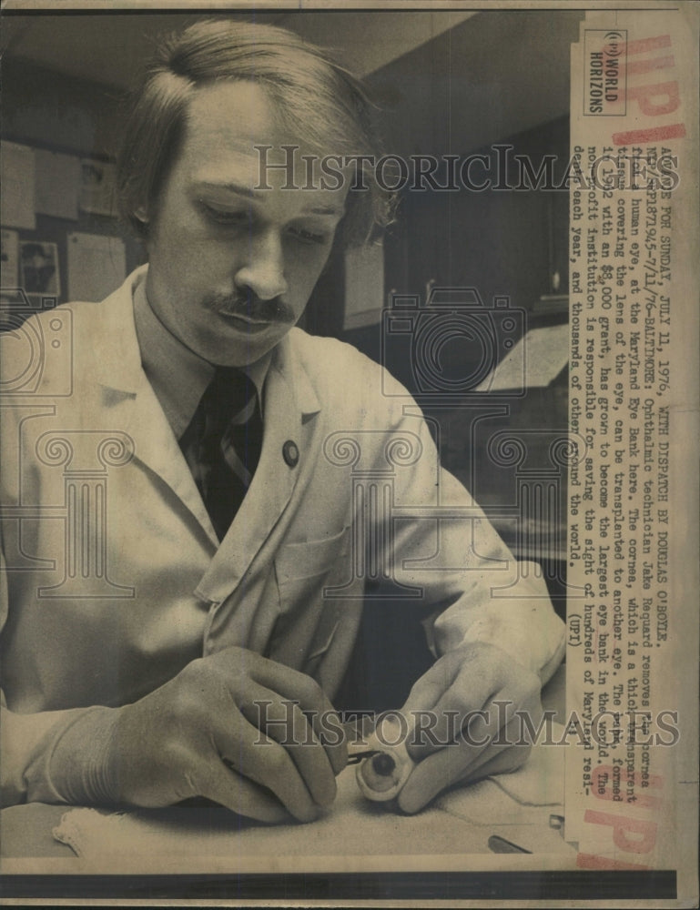 1976 Press Photo Maryland Eye Bank Cornea Technician - RRW39367 - Historic Images