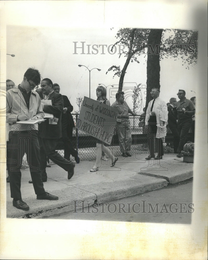 1965 Press Photo Demonstrators Arrested at Huac Hearing - RRW39411 - Historic Images