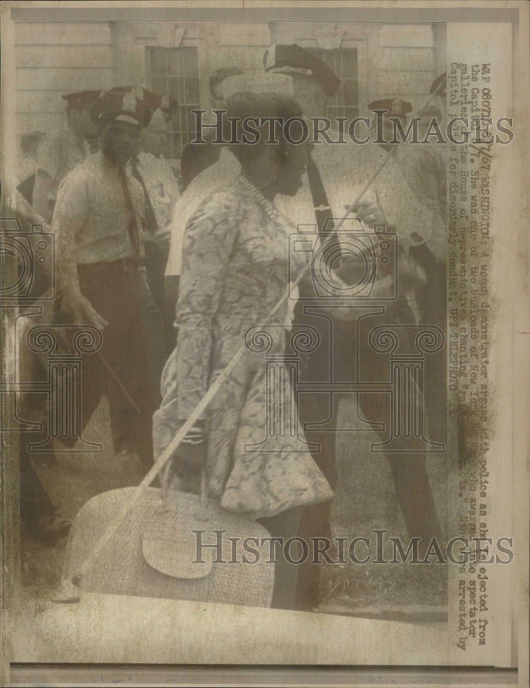 1967 Press Photo Woman Demonstrator Outside Capitol - RRW39463 - Historic Images