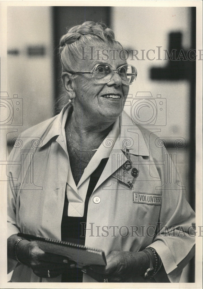 1981 Photo Northwestern Memorial Hospital Volunteer - RRW39545 - Historic Images