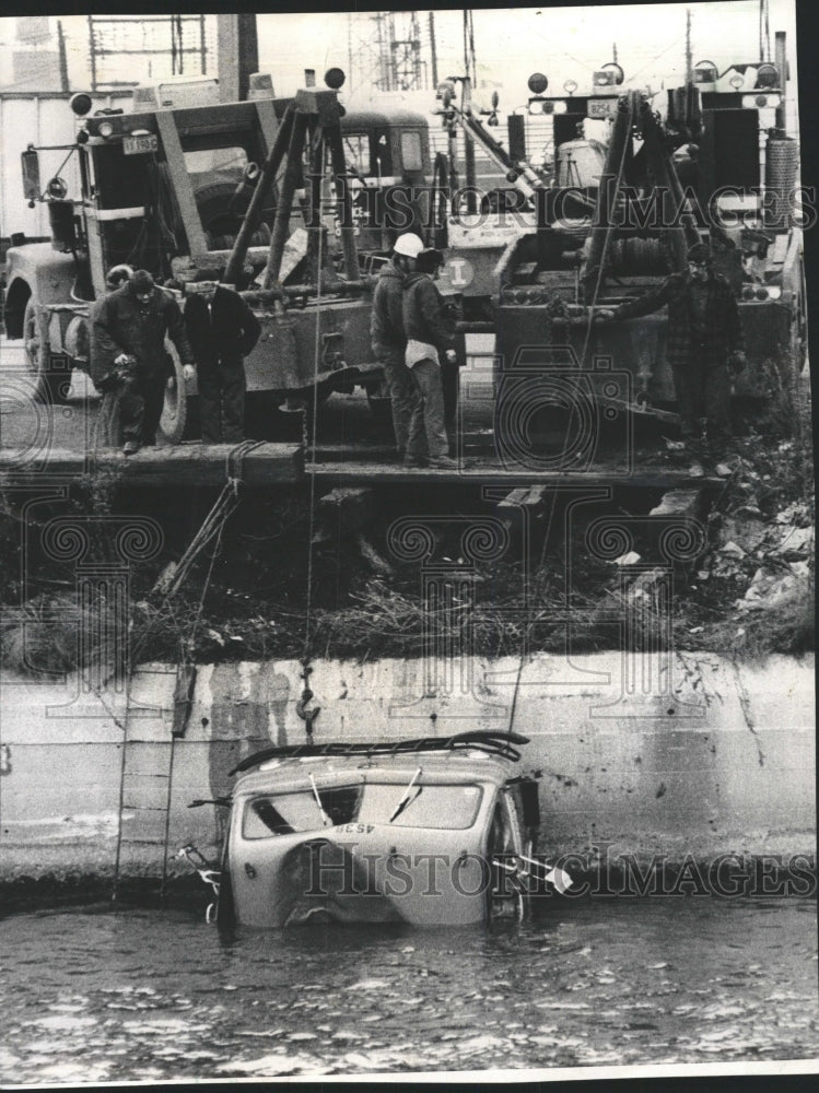 1974 Press Photo Highway Crane Mail Truck Highway Cab - RRW39633 - Historic Images