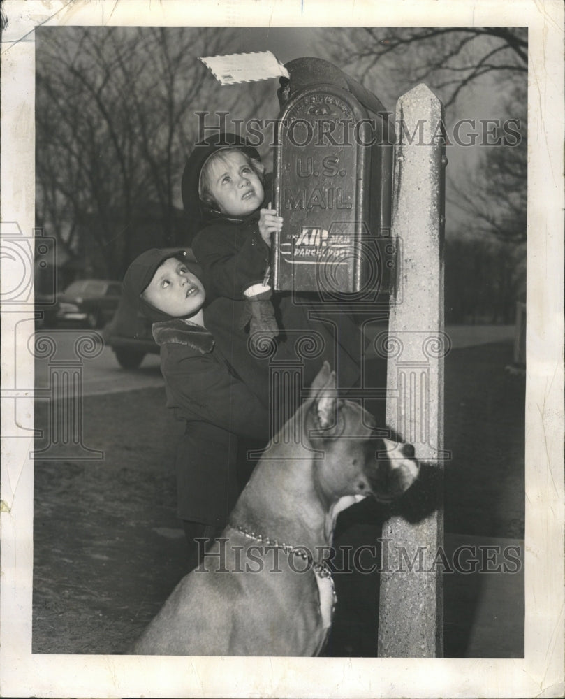 1952 Press Photo Children Air Mail - RRW39639 - Historic Images