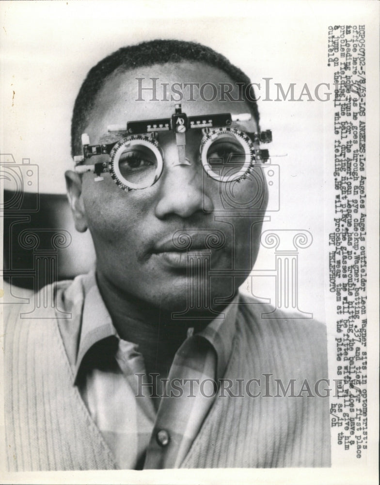 1963 Press Photo Leon Wagner/Baseball/Eye Exam - RRW39649 - Historic Images