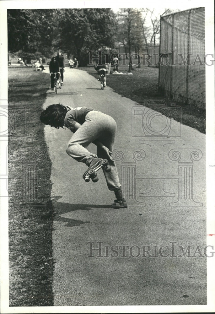 19979 Press Photo Skating Seen More Emergency Injuries - RRW39669 - Historic Images