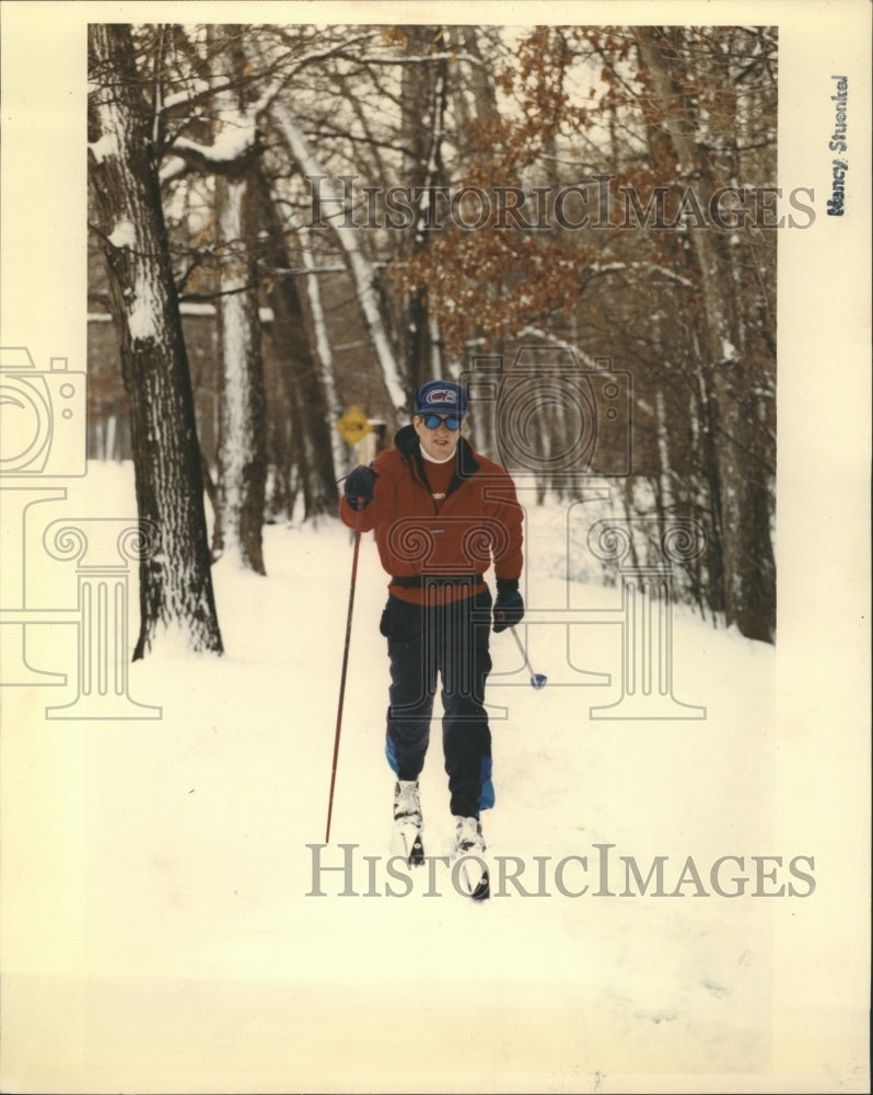 1991 Press Photo Cross Country Snow Skier Morton Grove - RRW39723 - Historic Images
