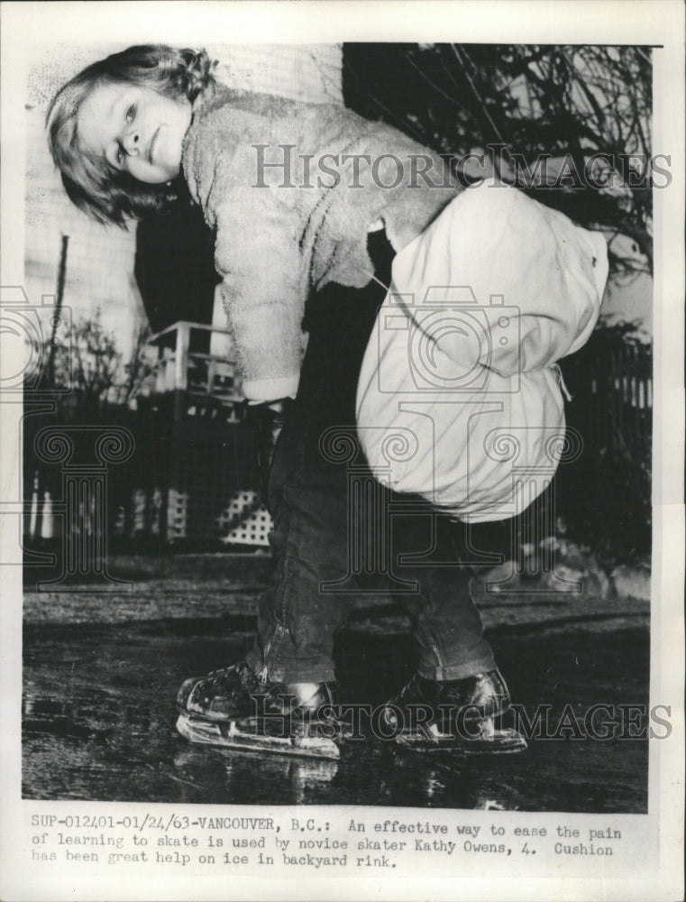 1963 Press Photo Tips On Learning To Skate - RRW39829 - Historic Images