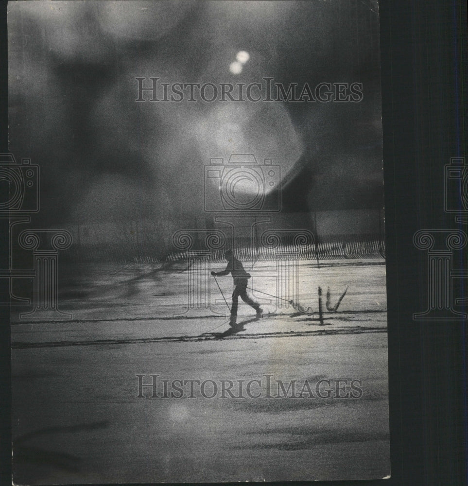 1974 Press Photo Cross-Country Skiing - RRW39839 - Historic Images