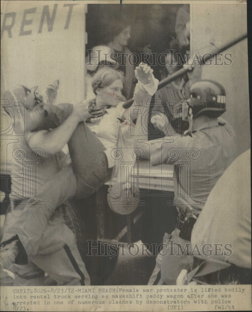 1972 Press Photo Female War Protestor Rental Truck - RRW40033 - Historic Images