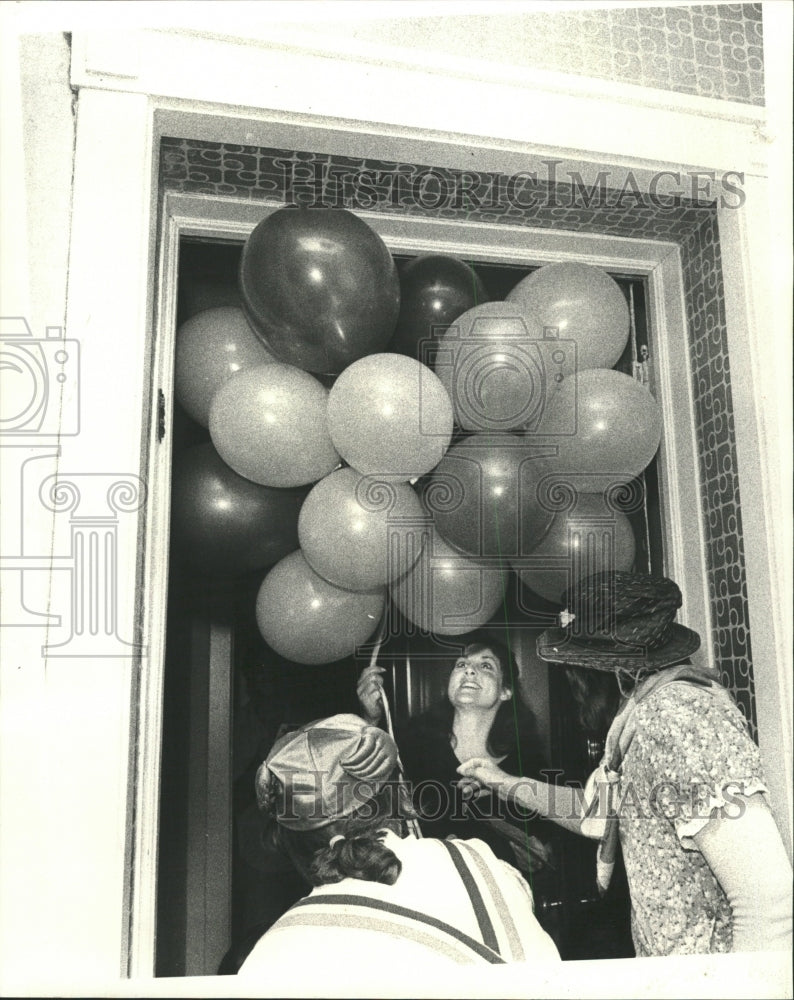 1980 Press Photo Stormie and Clara &quot;The Bag Lady&quot; - RRW40235 - Historic Images