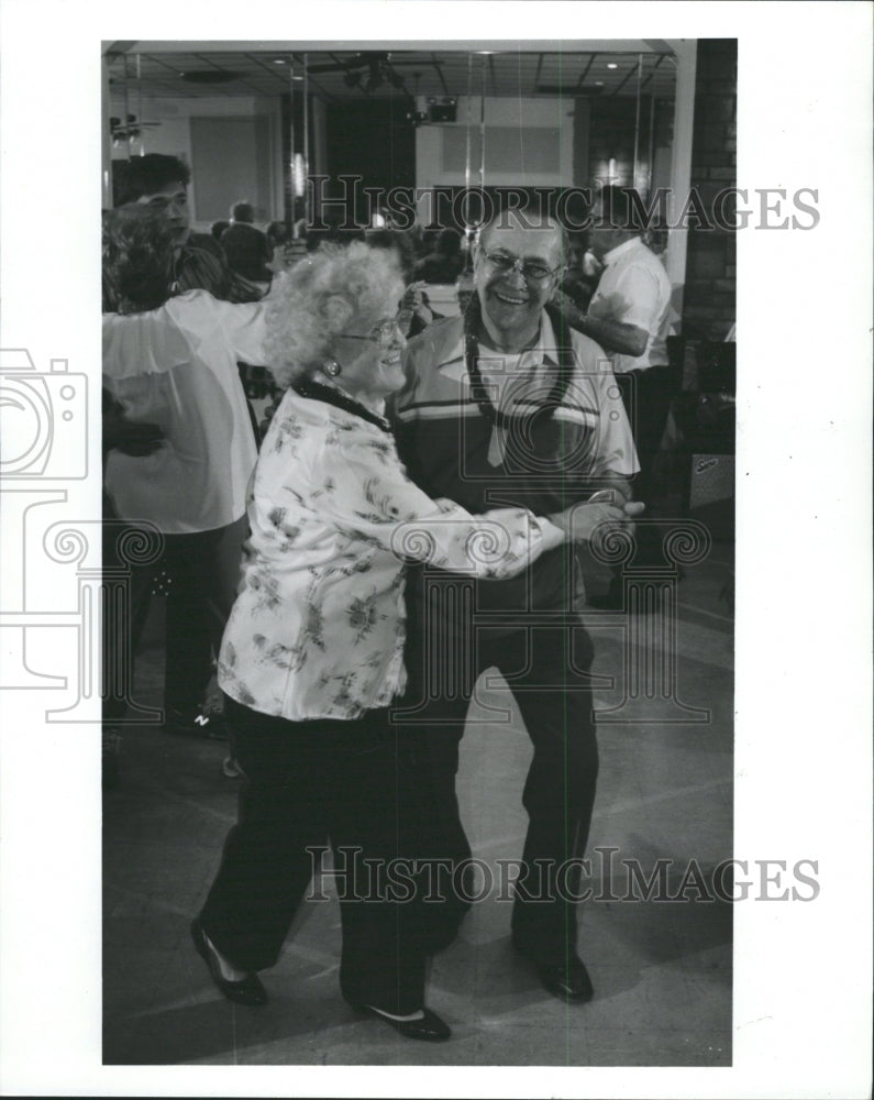 1994 Press Photo Seniors Dance - RRW40351 - Historic Images