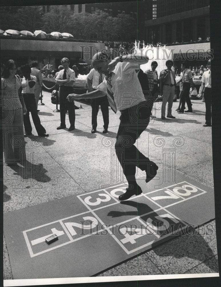 1974 Press Photo Hopscotch Contest Fizzles - RRW40357 - Historic Images